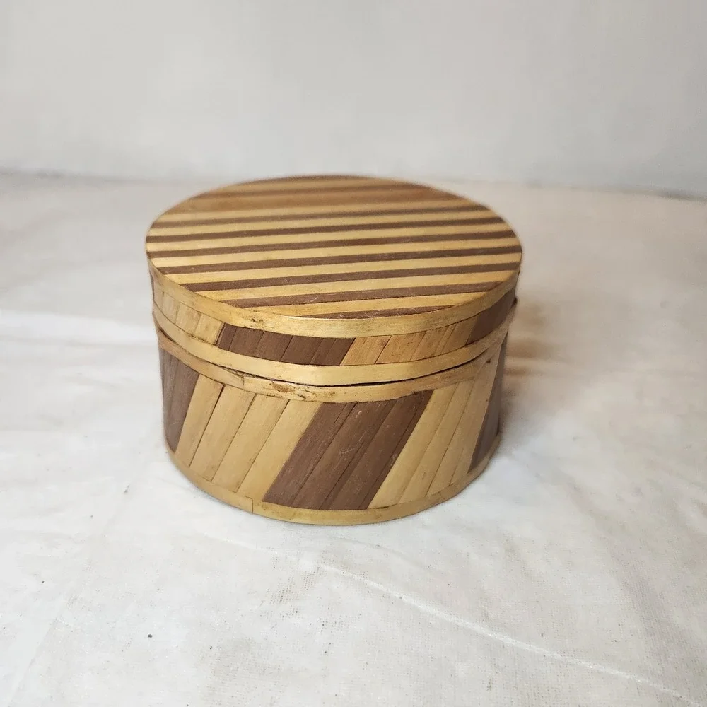 The Unbranded Brand set small